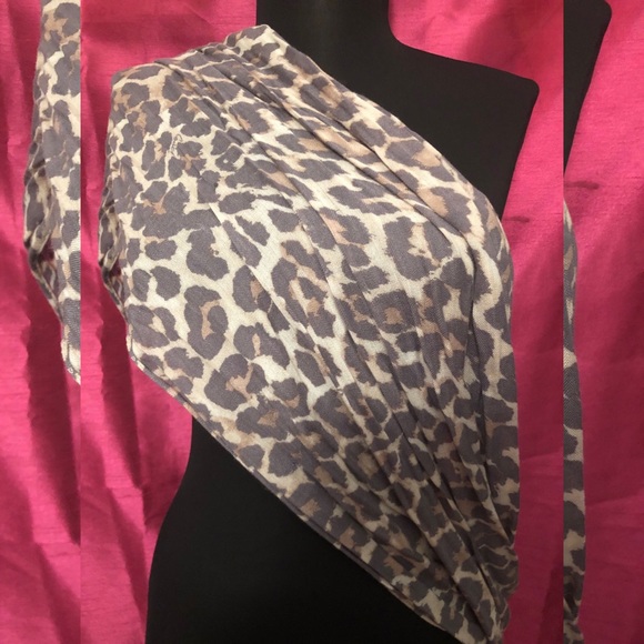 Cheetah/ leopard print Coach scarf - Picture 3 of 8